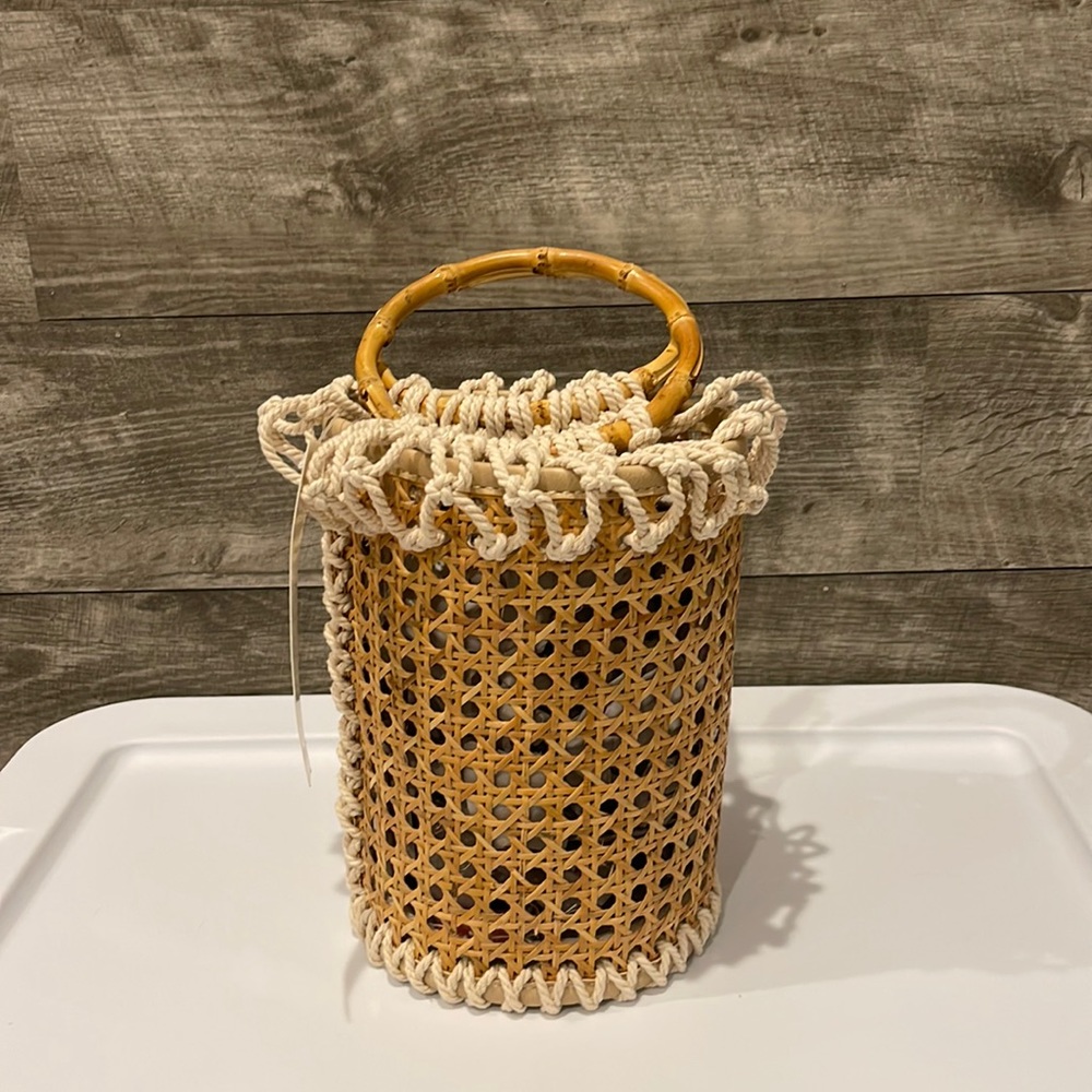 Aqua Bag NWT Stylish Bamboo/ Macrame natural materials Handbag.